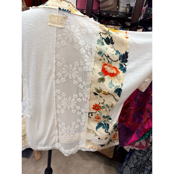 POL - Round Neck Short Sleeve Floral Knit Rib Top - Small - Picture 9 of 9